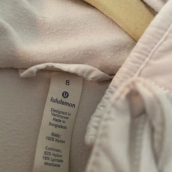 Lulu lemon cropped zip up coat with hood - Picture 3 of 3